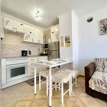 Torres De Yomely - M1f * Playa de las Americas (Tenerife)